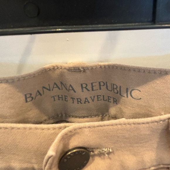 Banana Republic men’s Traveler pants in khaki color - Picture 6 of 6